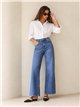 Jeans wide leg estrella trasera con strass