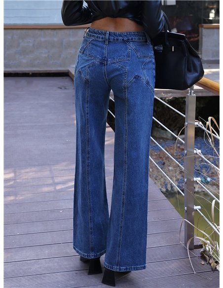 Weit geschnittene Jeans mit sternförmigen Taschen