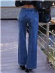 Weit geschnittene Jeans mit sternförmigen Taschen