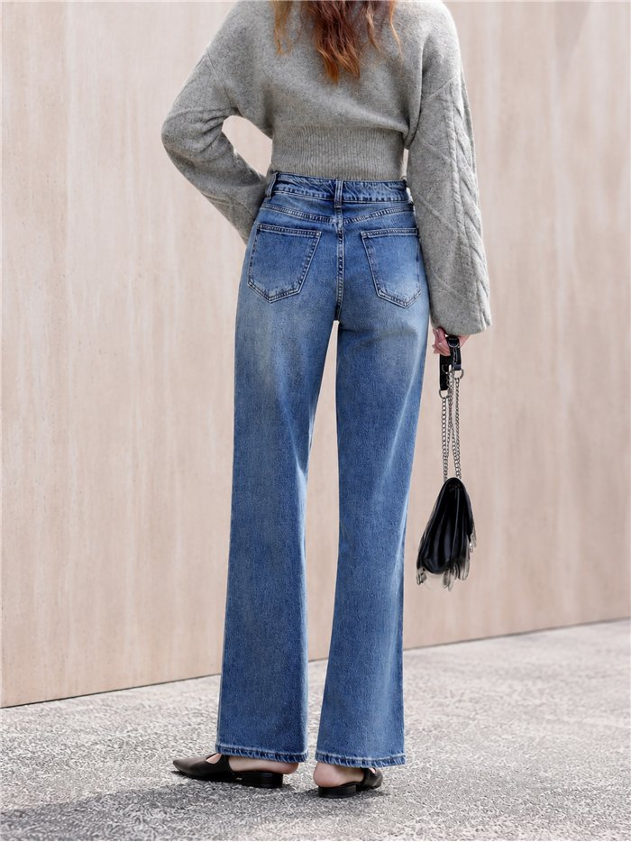 Jeans wide leg ojales decorativos