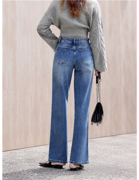 Jeans wide leg ojales decorativos