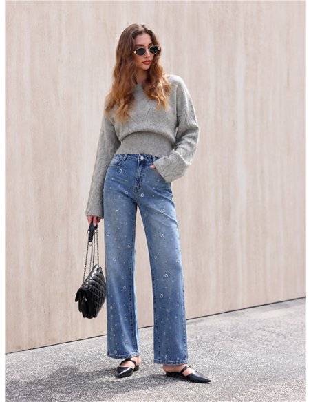 Jeans wide leg ojales decorativos