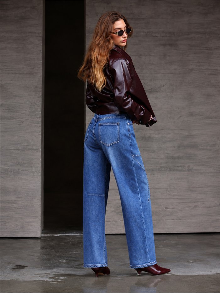 Jeans barrel tachuelas geométricas