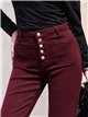 Jeans wide leg burdeos bolsillos parche y botones multicolor