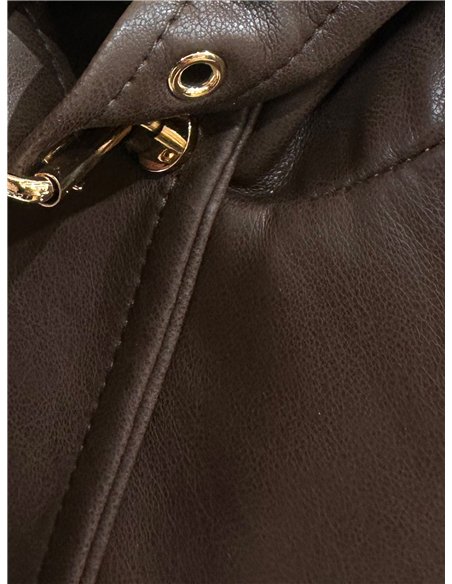 Jaqueta curta de couro sintético com bolsos