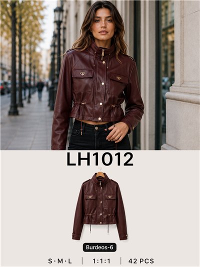 Chaqueta corta efecto piel bolsillos 2