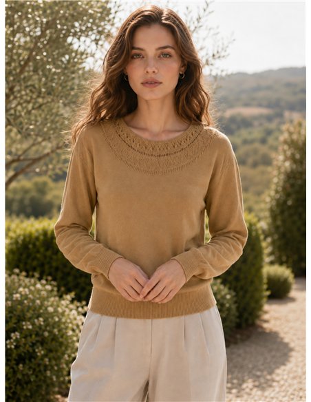 Strickpullover mit durchbrochenem Halsausschnitt