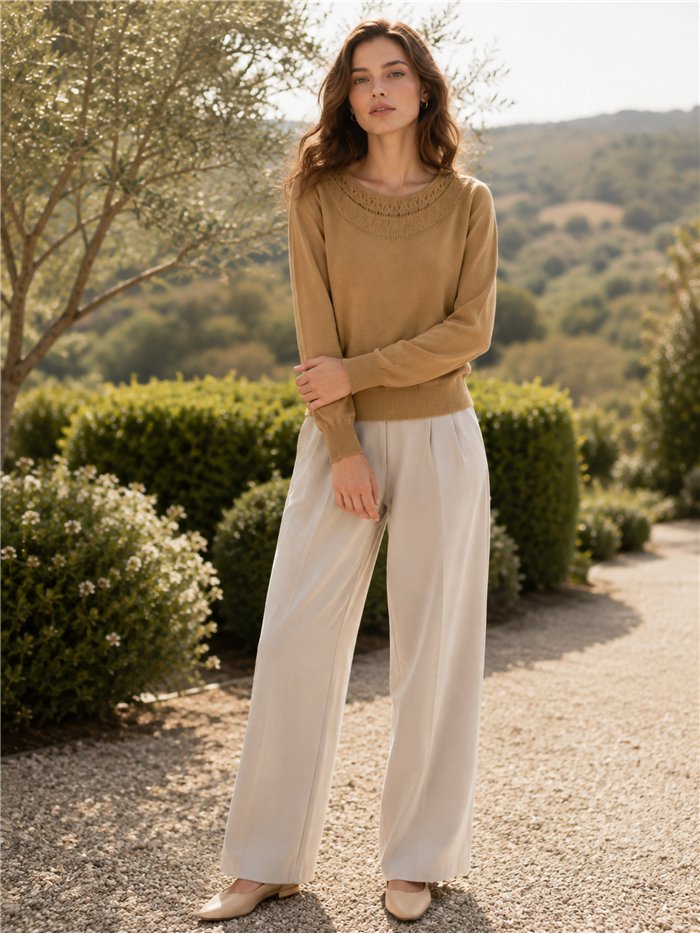 Strickpullover mit durchbrochenem Halsausschnitt