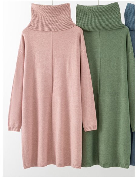 Strickkleid mit hohem Kragen
