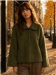 Chaqueta corta efecto pelo botones