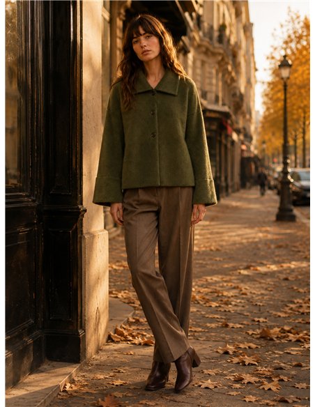 Chaqueta corta efecto pelo botones
