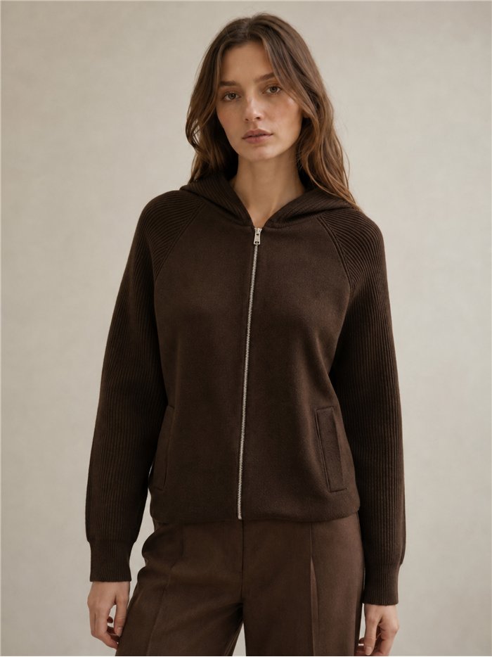 Chaqueta de punto capucha y bolsillos