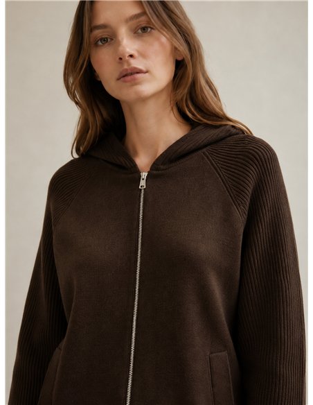 Chaqueta de punto capucha y bolsillos