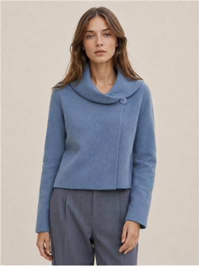 Chaqueta corta cuello envolvente