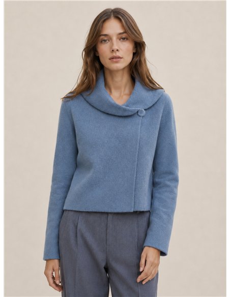 Chaqueta corta cuello envolvente