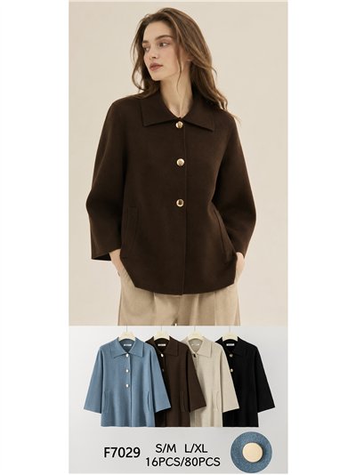 Chaqueta capa botones dorados 2