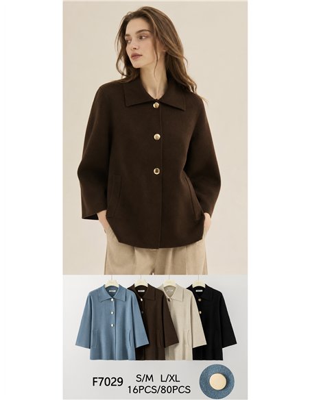 Chaqueta capa botones dorados