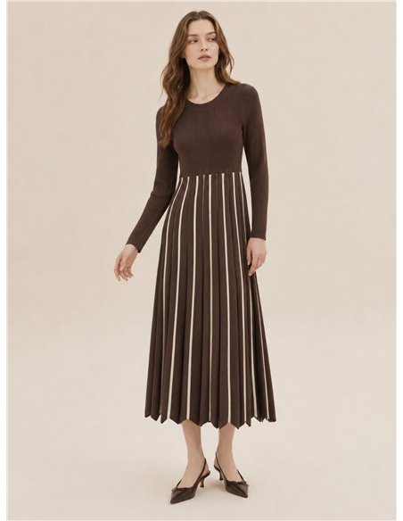 Strickkleid in Midi-Länge mit Faltenrock