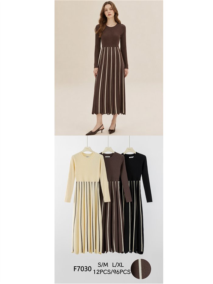 Strickkleid in Midi-Länge mit Faltenrock