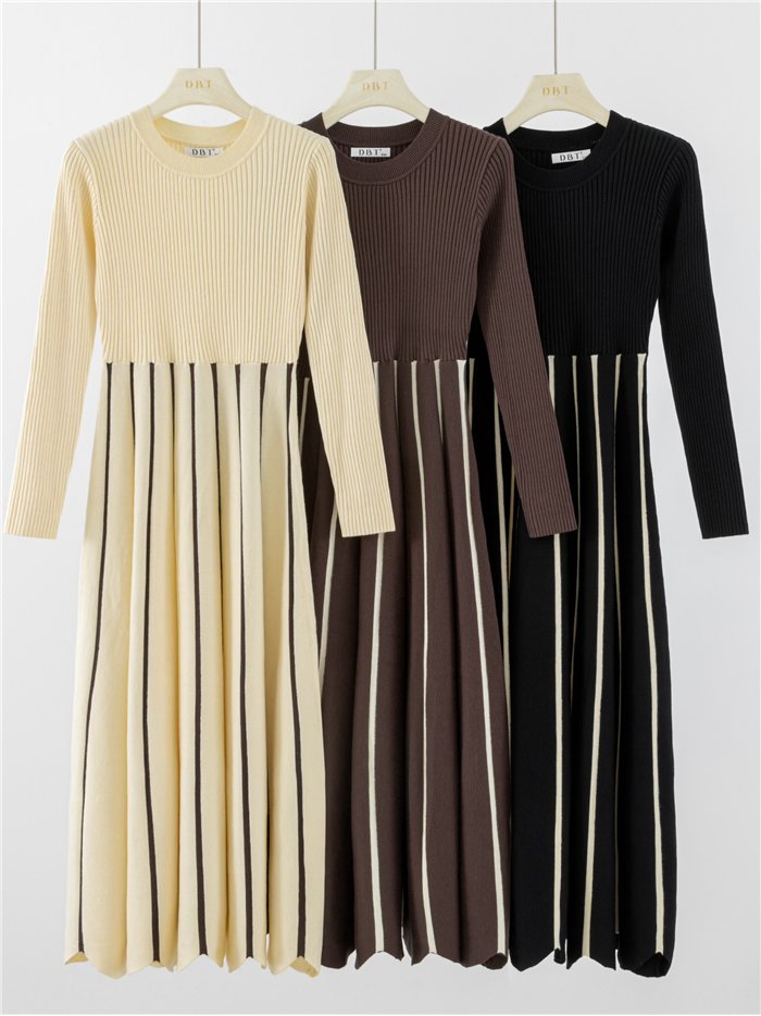 Strickkleid in Midi-Länge mit Faltenrock