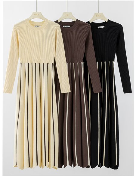 Strickkleid in Midi-Länge mit Faltenrock