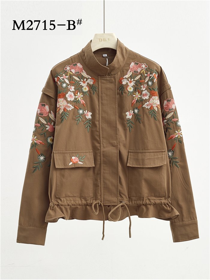 Jacke mit Blumenstickerei und gerafftem Saum