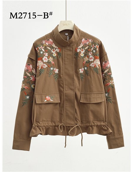 Jacke mit Blumenstickerei und gerafftem Saum