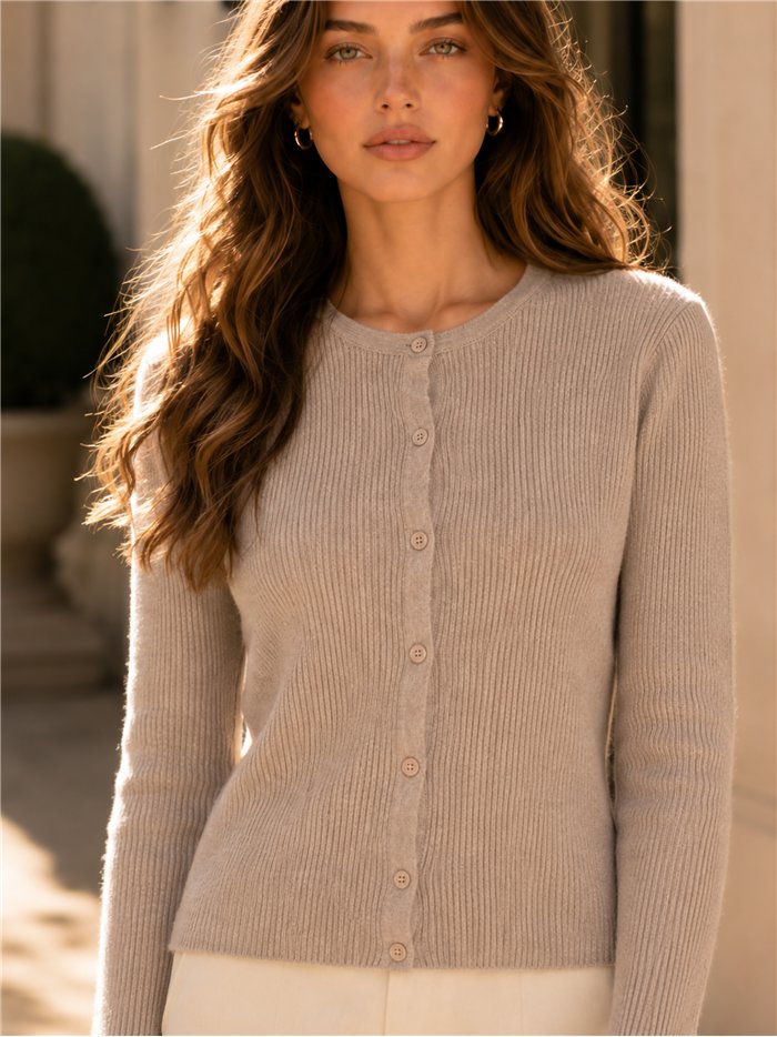 Gerippte Strickjacke mit Rundhalsausschnitt