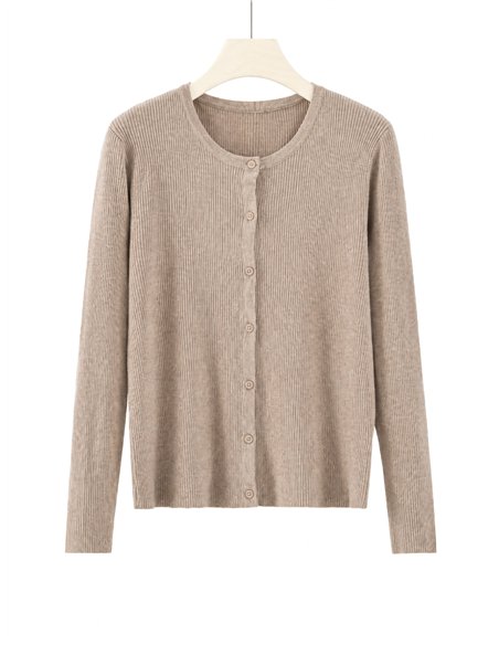 Gerippte Strickjacke mit Rundhalsausschnitt