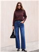 Calça jeans de perna larga com tachas