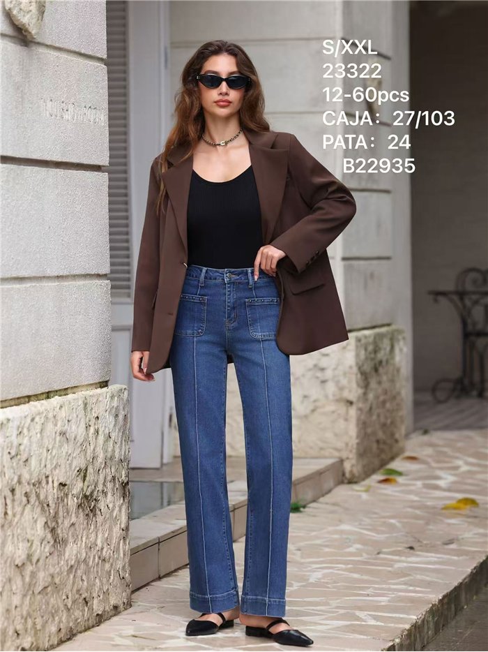 Jeans a gamba dritta con tasche borchiate