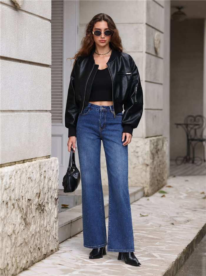 Jeans mit geradem Bein und Strasssteinen