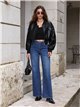 Jeans mit geradem Bein und Strasssteinen