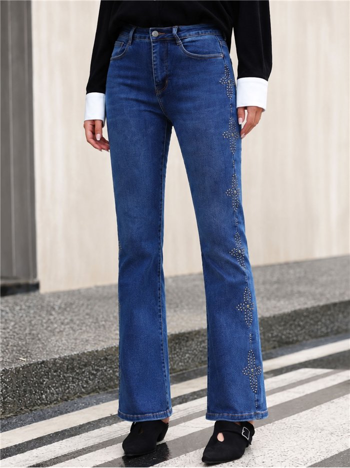 Jeans flare tachas lateral