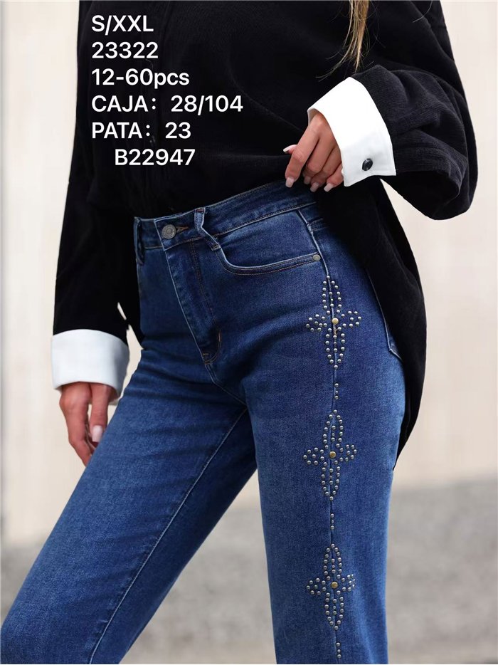Jeans flare tachas lateral