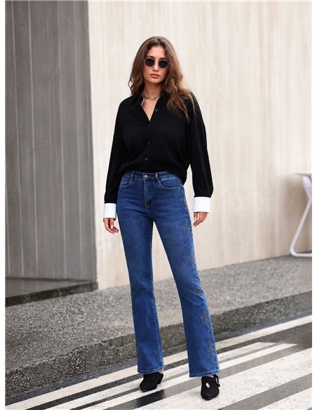 Jeans flare tachas lateral