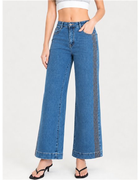 Jeans wide leg banda bordada con tachas