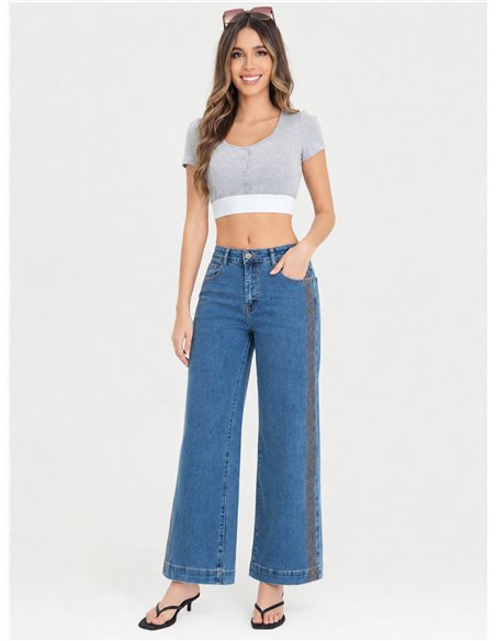 Jeans wide leg banda bordada con tachas