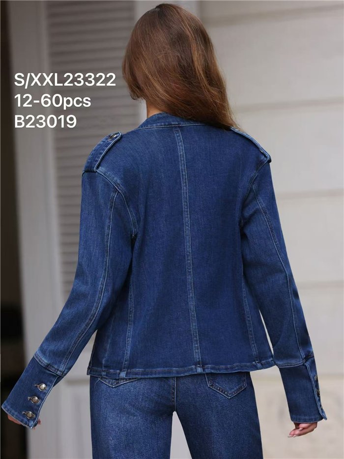 Giacca di jeans militare con bottoni decorativi