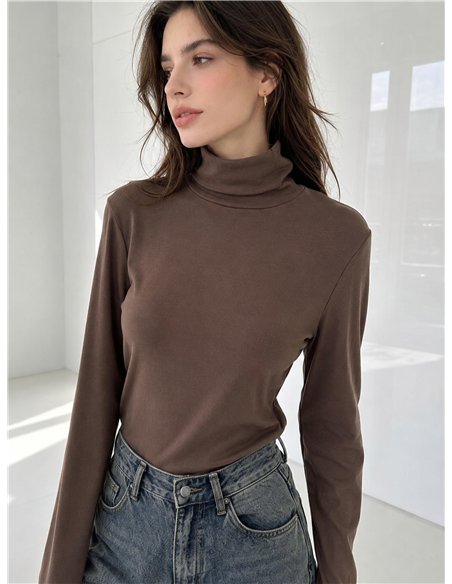Camiseta lisa cuello vuelto