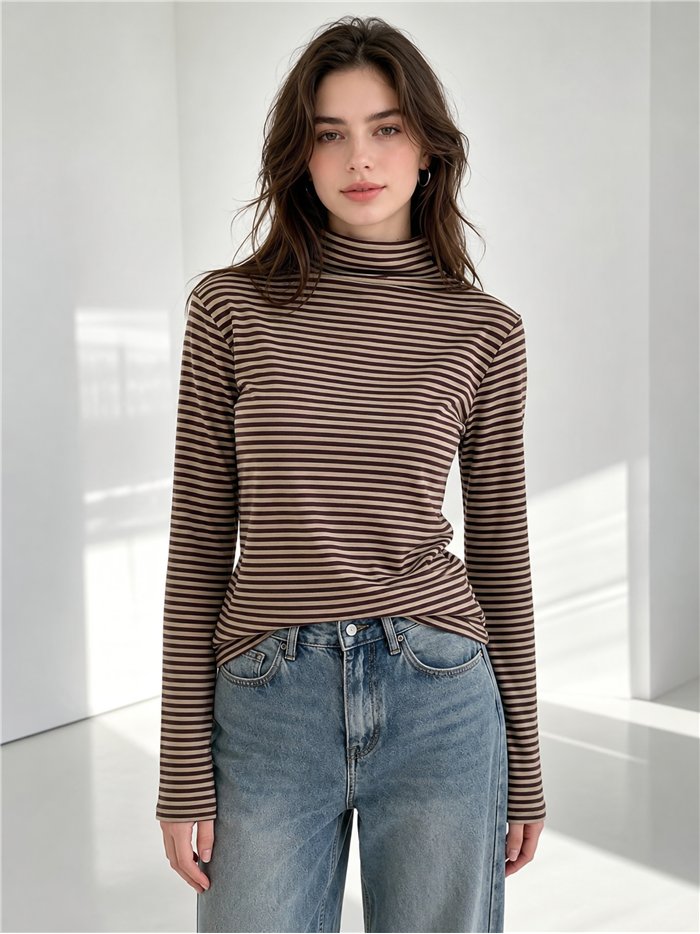 Camiseta rayas cuello alto
