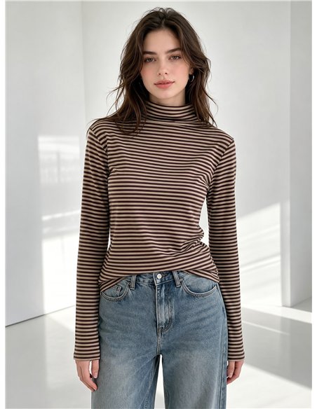 Camiseta rayas cuello alto