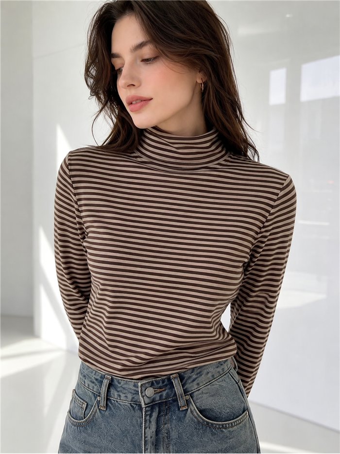 Camiseta rayas cuello alto