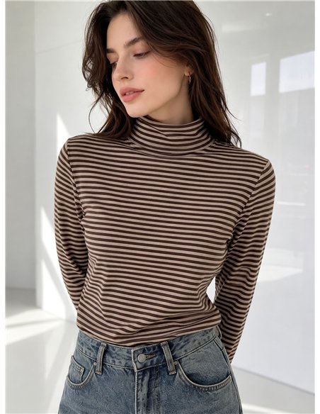 Camiseta rayas cuello alto