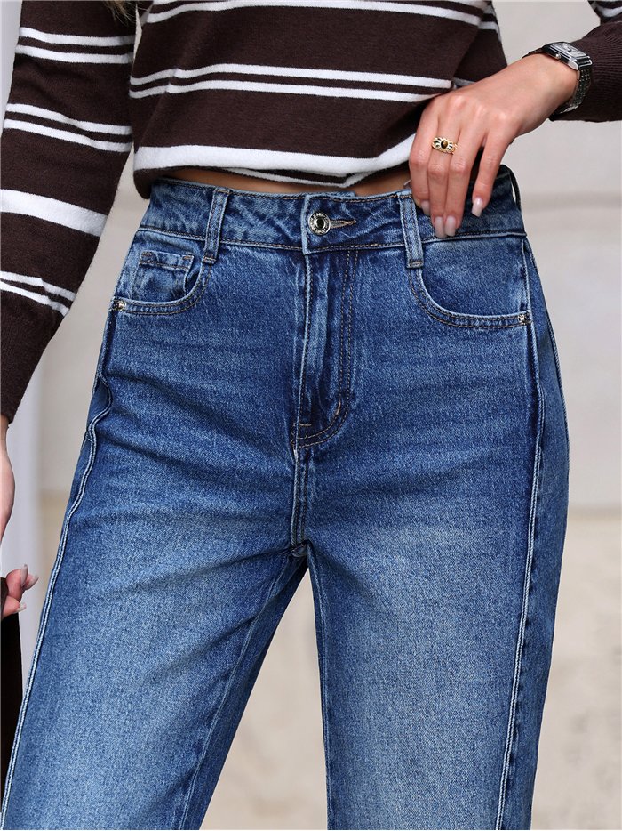 Weit geschnittene Jeans mit Nähten