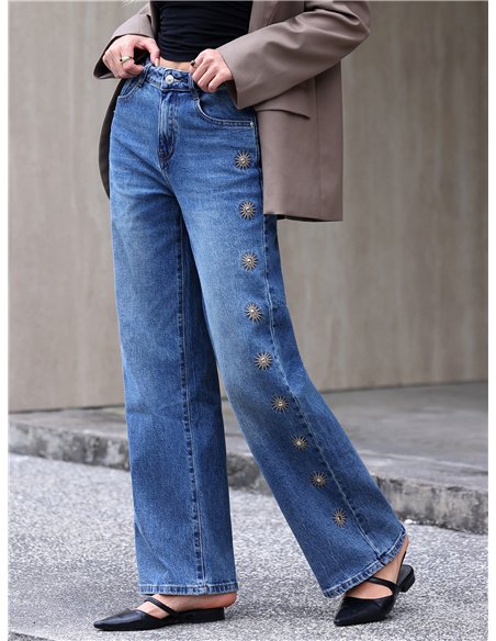 Jeans wide leg bordados de soles con tachas
