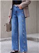 Jeans wide leg bordados de soles con tachas