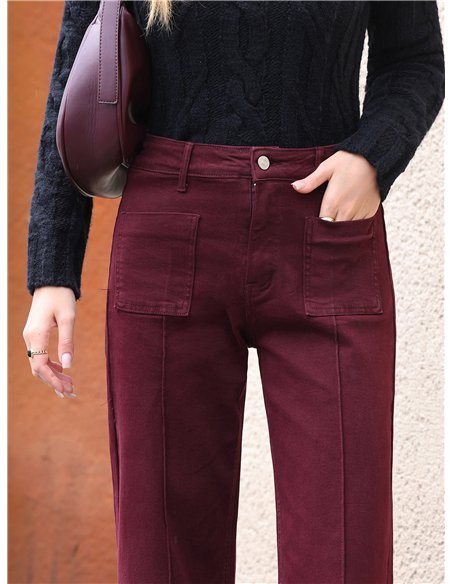 Jeans a gamba larga color vino con tasche applicate