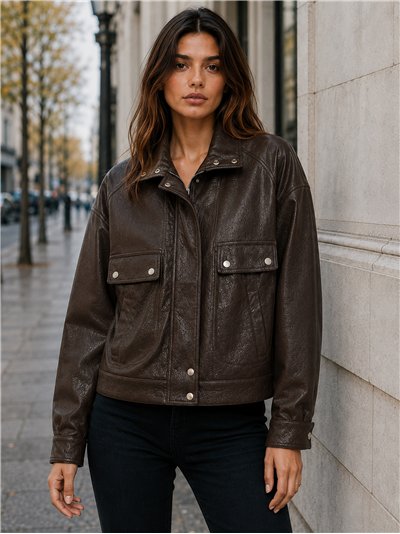 Chaqueta efecto piel bolsillos solapa