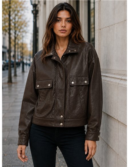 Chaqueta efecto piel bolsillos solapa